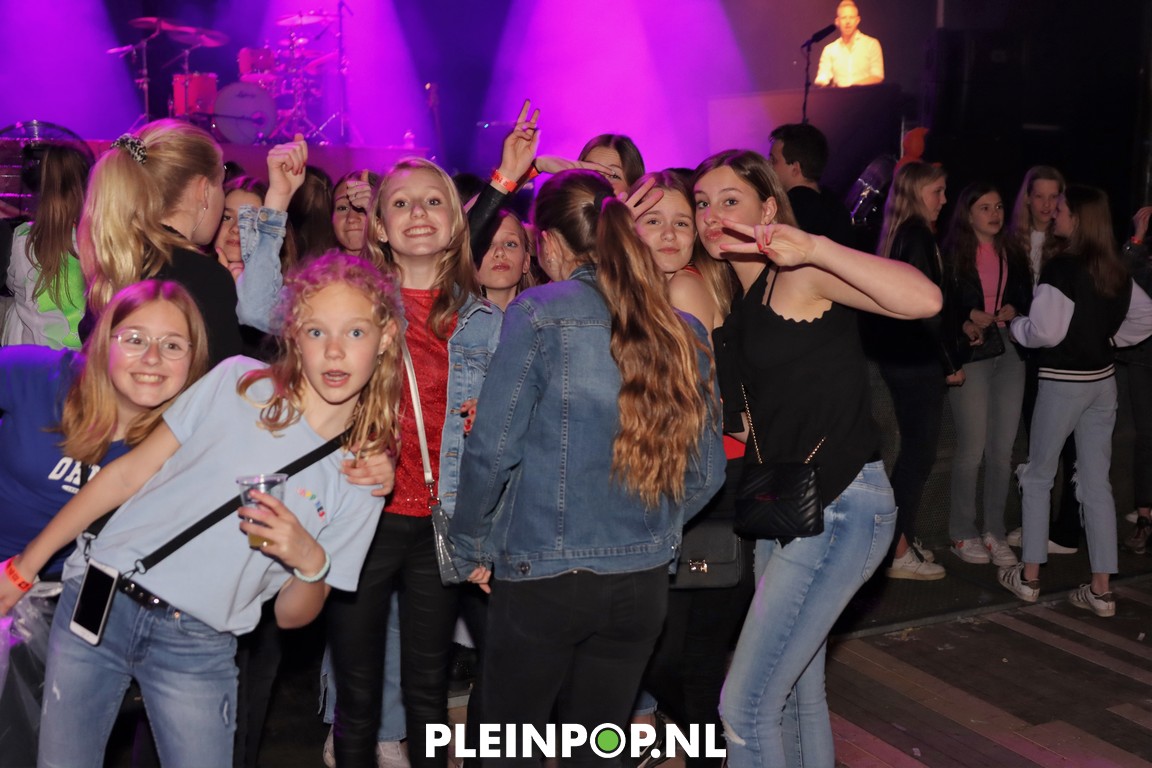 V R I J D A G     (30)